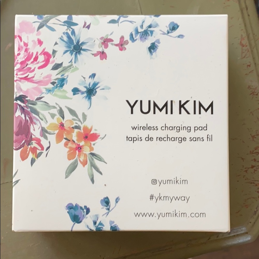 Yumi Kim Wireless charging pad